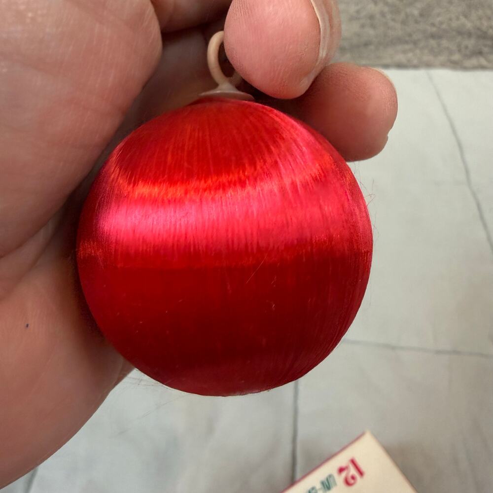 Lot 10 Vintage Red Balls Lidco Silk Satin "Un-Breakable" Christmas Decorations - Picture 4 of 7